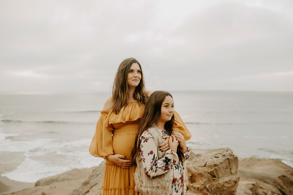 mother-daughter-on-beach-JillianGoudling
