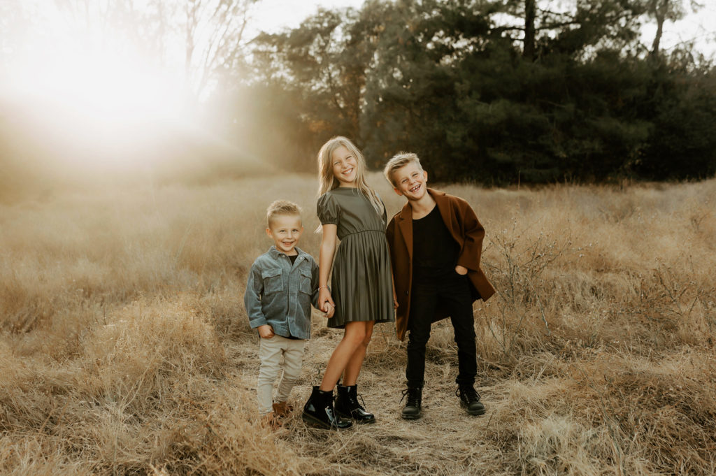 Easy Ways to get Natural Family Poses for Photos